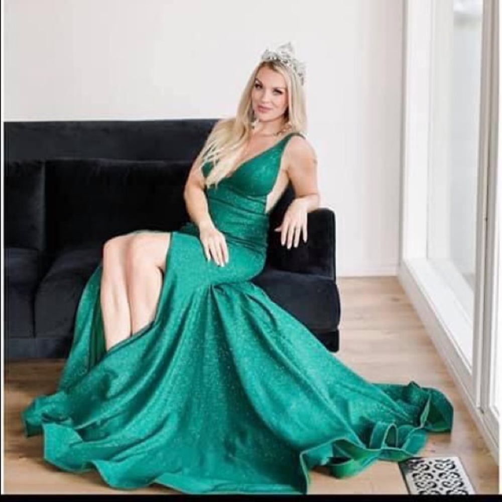 Beautiful green Jovani new size 0